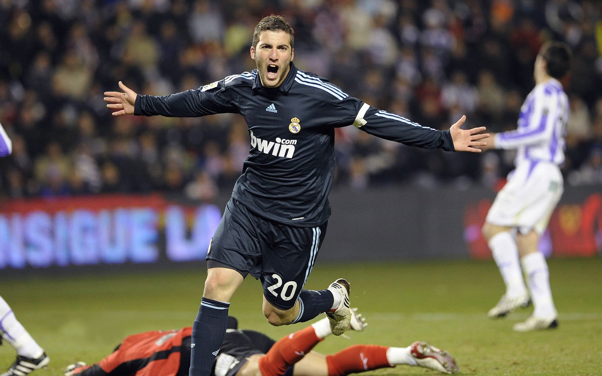 意甲强强对话,球员专访揭秘比赛关键转折点,意甲各项记录